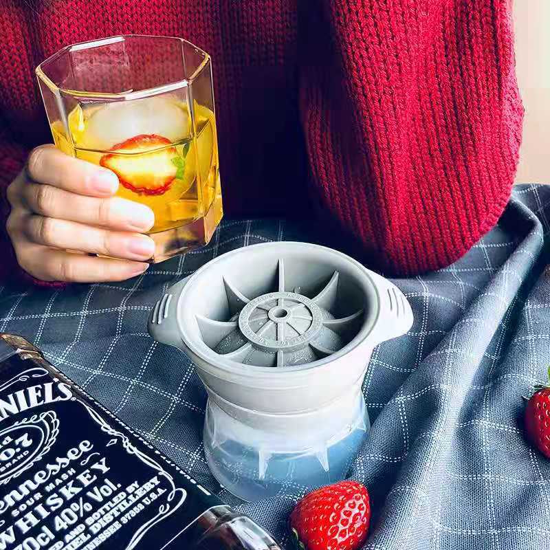 https://therivershark.com/wp-content/uploads/2022/09/Molde-Bolas-Esferas-Del-Dragon-Hielo-Cubeta-Hielera-Circular-Pelotas-Para-Bebidas-Whisky-Ron-Molde-Silicona-Jack-Daniels-3.jpg